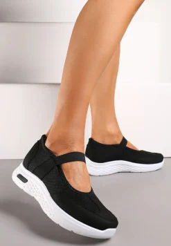Czarne Tenisówki na Płaskiej Podeszwie z Perforacją i Elastyczną Wstawką Xolema