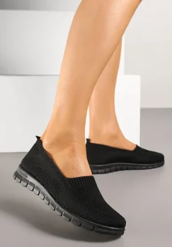Czarne Tenisówki Ozdobione Tłoczeniem z Elastyczną Cholewką Ivelfitia
