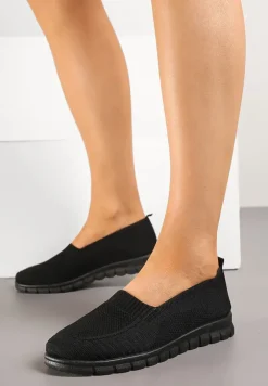 Czarne Tenisówki Ozdobione Tłoczeniem z Elastyczną Cholewką Ivelfitia