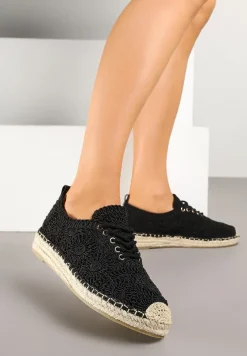 Czarne Tenisówki Ozdobione Plecionką i Ażurowym Wzorem Mevienne