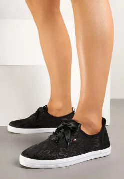 Czarne Tenisówki Wiązane Wstążką Zdobione Tłoczeniem w Kwiaty Palesiela