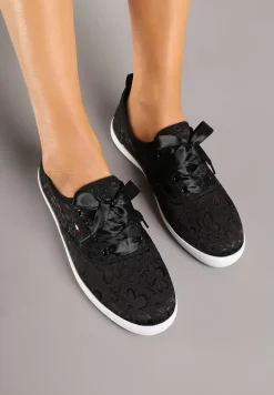 Czarne Tenisówki Wiązane Wstążką Zdobione Tłoczeniem w Kwiaty Palesiela