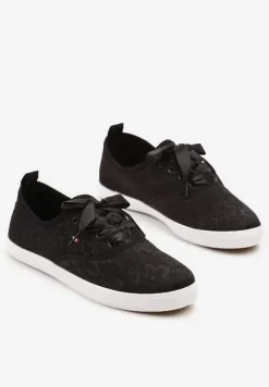 Czarne Tenisówki Wiązane Wstążką Zdobione Tłoczeniem w Kwiaty Palesiela