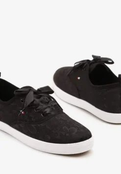 Czarne Tenisówki Wiązane Wstążką Zdobione Tłoczeniem w Kwiaty Palesiela