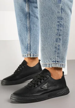 Czarne Tenisówki z Cholewką z Perforacją i Ozdobną Aplikacją Emmio