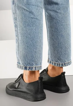 Czarne Tenisówki z Cholewką z Perforacją i Ozdobną Aplikacją Emmio