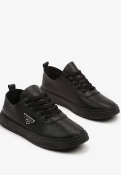 Czarne Tenisówki z Cholewką z Perforacją i Ozdobną Aplikacją Emmio