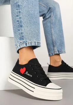 Czarne Trampki na Grubej Podeszwie z Aplikacją i Napisem Eheria