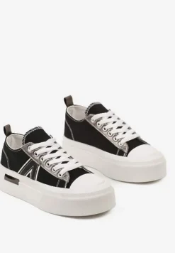 Czarne Trampki na Grubej Podeszwie Sznurowane Peonema