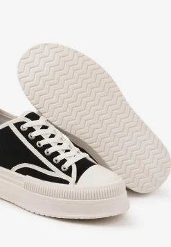 Czarne Trampki na Platformie z Metaliczną Ozdobą Afleeria