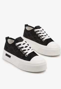 Czarne Trampki na Platformie Ozdobione Haftem Talauri