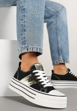 Czarne Trampki na Platformie Ozdobione Metaliczną Aplikacją Telanoreta