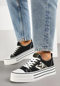 Czarne Trampki na Platformie Ozdobione Metaliczną Aplikacją Telanoreta