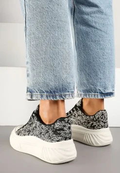 Czarne Trampki na Platformie z Tłoczeniem Ozdobione Abstrakcyjnym Wzorem Desanovia