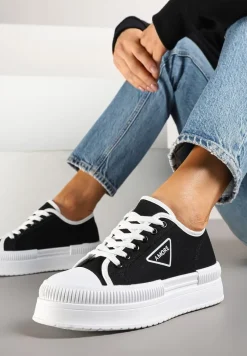 Czarne Trampki na Podwójnej Podeszwie z Ozdobnym Znaczkiem na Cholewce Alivrelia