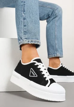 Czarne Trampki na Podwójnej Podeszwie z Ozdobnym Znaczkiem na Cholewce Alivrelia