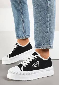 Czarne Trampki na Podwójnej Podeszwie z Ozdobnym Znaczkiem na Cholewce Alivrelia