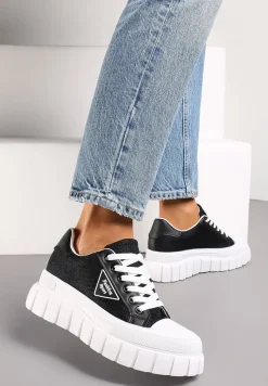 Czarne Trampki przed Kostkę na Platformie Olyria