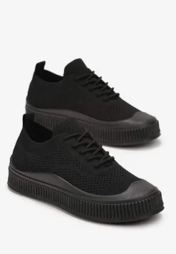 Czarne Trampki z Siateczkową Cholewką i Tłoczoną Podeszwą Lalnai