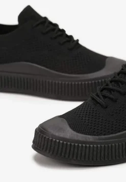 Czarne Trampki z Siateczkową Cholewką i Tłoczoną Podeszwą Lalnai