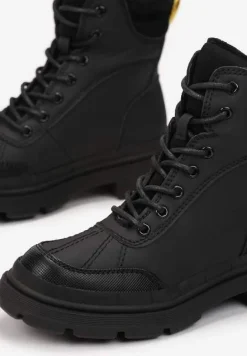 Czarne Traperki Desa