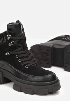 Czarne Traperki na Masywnej Podeszwie w Stylu Workerów Vodre