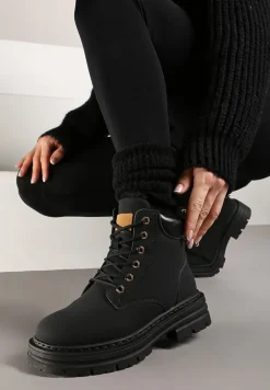 Czarne Traperki na Tłoczonej Podeszwie Ocieplane Futrem Toriga