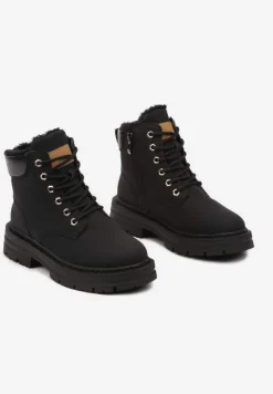 Czarne Traperki na Tłoczonej Podeszwie Ocieplane Futrem Toriga