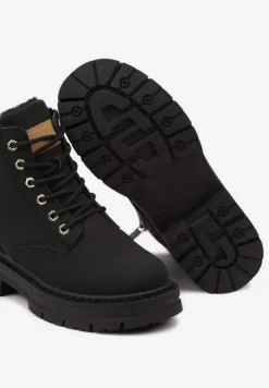 Czarne Traperki na Tłoczonej Podeszwie Ocieplane Futrem Toriga