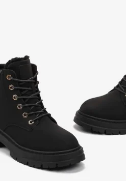 Czarne Traperki ze Sznurowaniem i Grubą Podeszwą z Nubuku Syntetycznego Ariellta