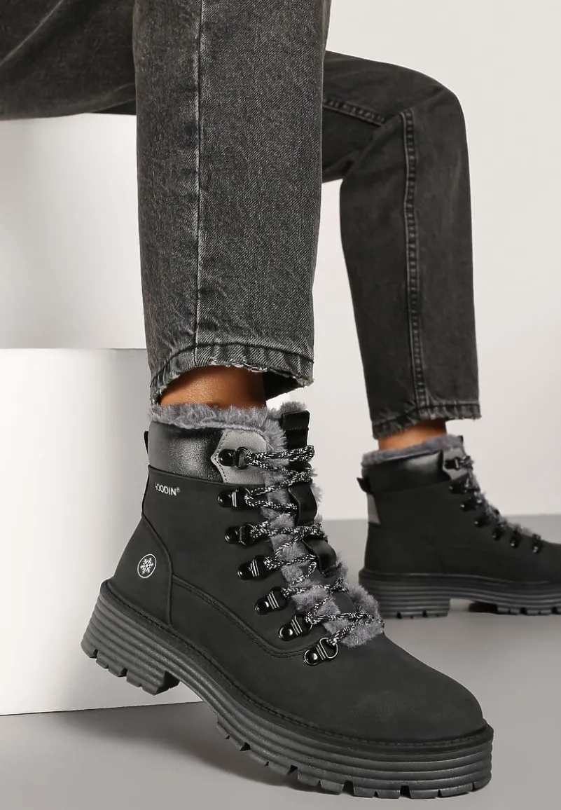 Czarne Trapery na Płaskiej Podeszwie ze Sznurowaniem Futerkiem i Napisem Linnasia