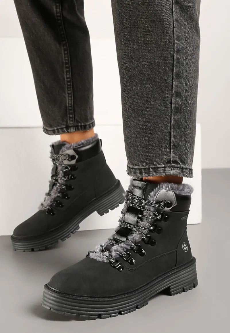 Czarne Trapery na Płaskiej Podeszwie ze Sznurowaniem Futerkiem i Napisem Linnasia