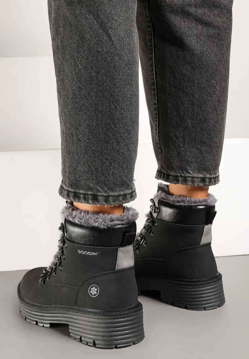 Czarne Trapery na Płaskiej Podeszwie ze Sznurowaniem Futerkiem i Napisem Linnasia