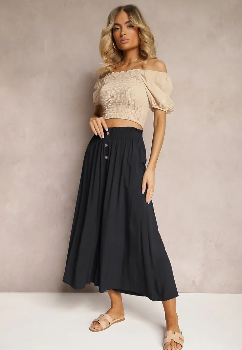 Czarne Wiskozowe Spodnie Palazzo z Gumką w Talli Zdobione Guzikami z Nogawkami 3/4 Efinna