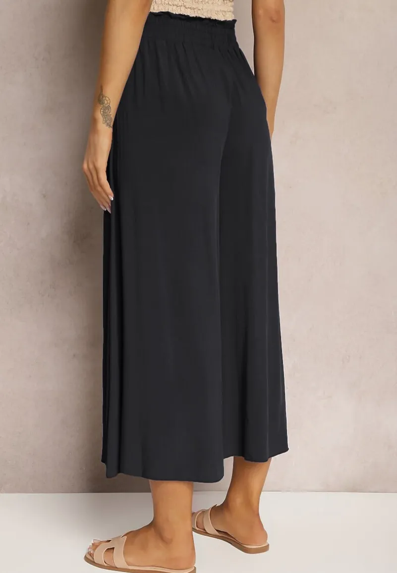 Czarne Wiskozowe Spodnie Palazzo z Gumką w Talli Zdobione Guzikami z Nogawkami 3/4 Efinna