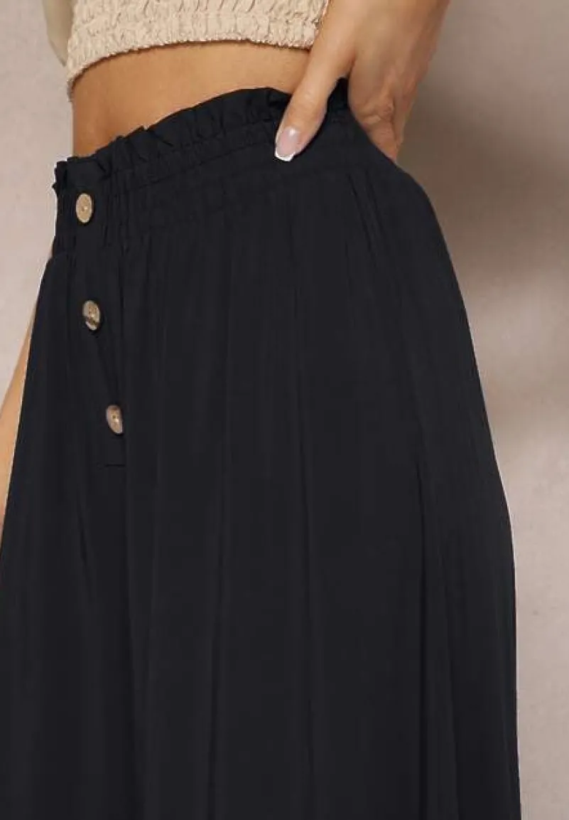 Czarne Wiskozowe Spodnie Palazzo z Gumką w Talli Zdobione Guzikami z Nogawkami 3/4 Efinna
