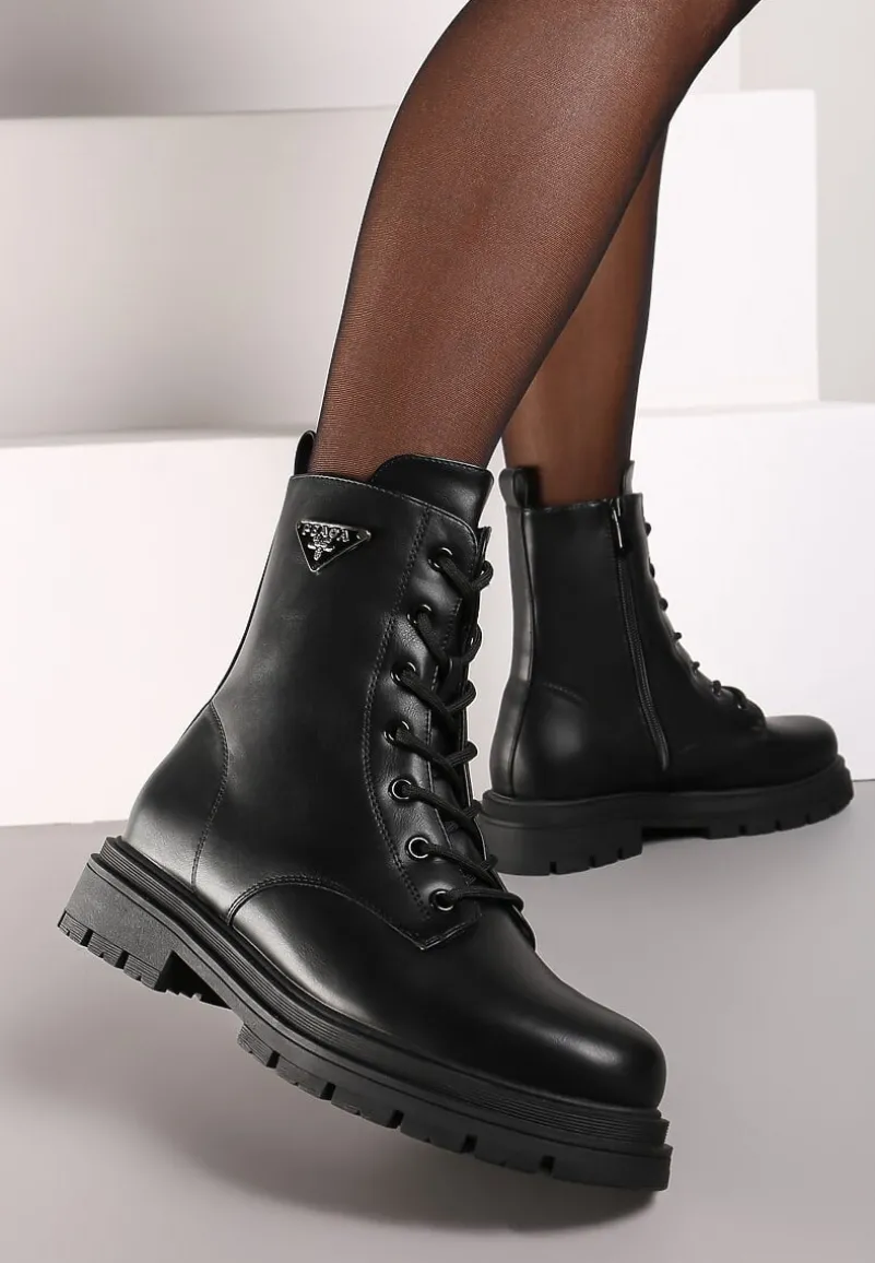 Czarne Wiązane Botki na Grubej Podeszwie w Stylu Worker z Biżuteryjnym Detalem Eritene