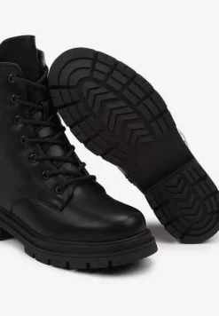 Czarne Wiązane Botki na Grubej Podeszwie w Stylu Worker z Biżuteryjnym Detalem Eritene
