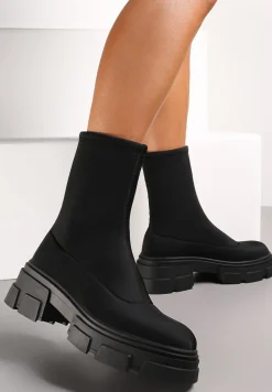 Czarne Wsuwane Botki na Masywnej Podeszwie z Elastyczną Cholewką Urelli
