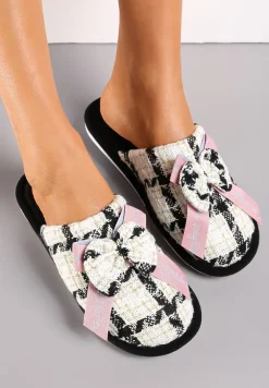 Czarne Wsuwane Kapcie w Kratkę z Metalicznej Nici z Kokardką z Przodu Kapati