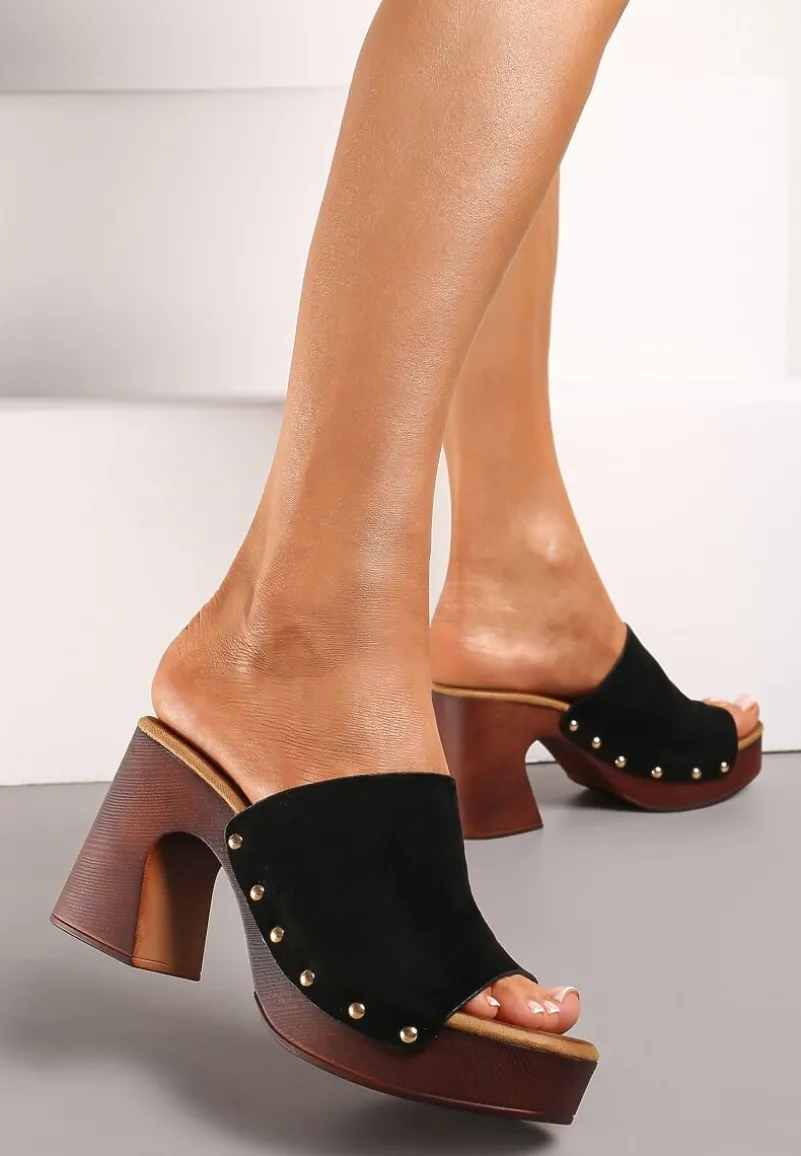 Czarne Wsuwane Klapki Typu Chodaki z Ozdobnymi Nitami Landoresa