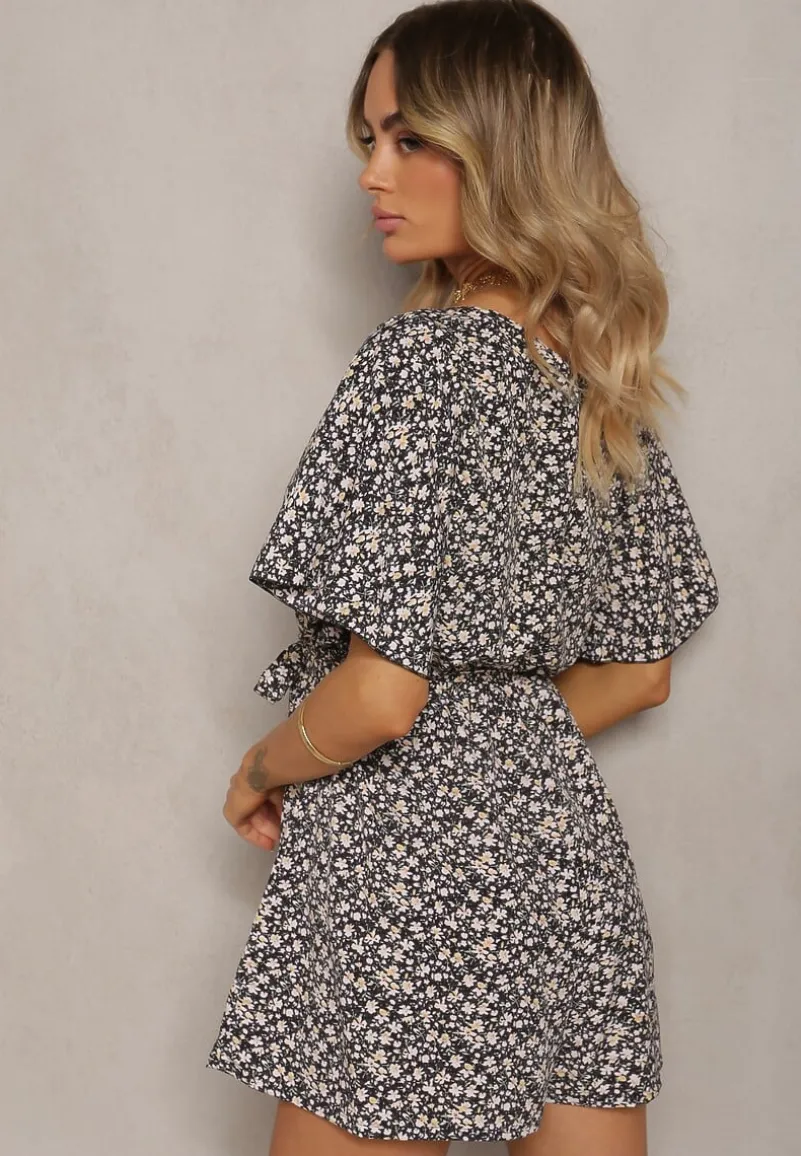 Czarno-Beżowy Taliowany Kombinezon z Materiałowym Paskiem i Gumką w Pasie Wykończony Guzikiem z Tyłu Penilla