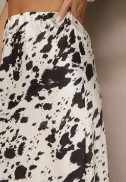 Czarno-Biała Spódnica z Satynowej Tkaniny Zdobiona Krowim Printem Kolorea