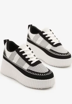 Czarno-Białe Sneakersy na Tłoczonej Platformie z Ozdobnymi Przeszyciami Faloviela