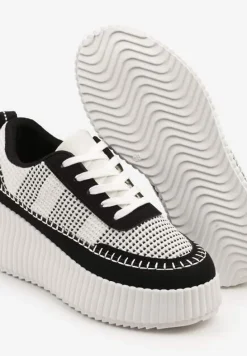 Czarno-Białe Sneakersy na Tłoczonej Platformie z Ozdobnymi Przeszyciami Faloviela