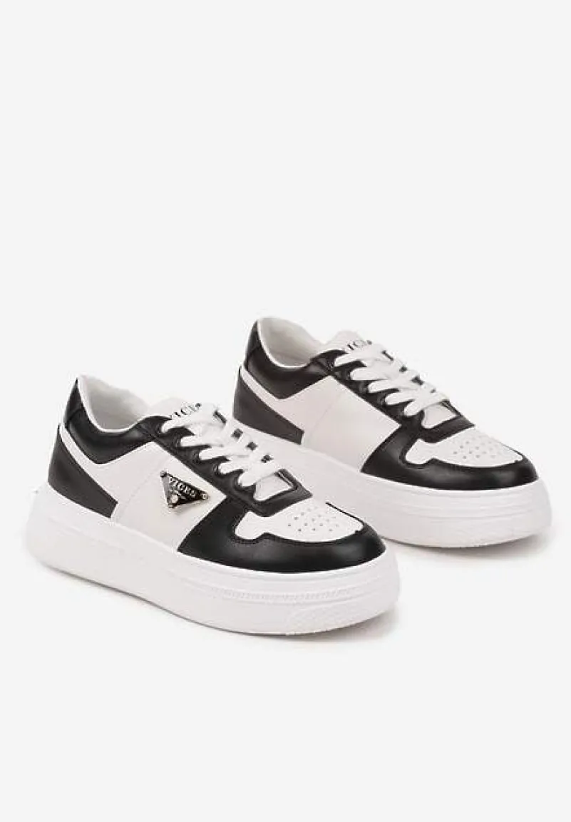 Czarno-Białe Sneakersy Vices na Platformie z Perforacją i Geometryczną Aplikacją Vilvesia