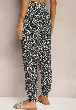 Czarno-Białe Wiskozowe Spodnie Joggery High Waist z Gumką w Talii w Kwiaty Risalenas