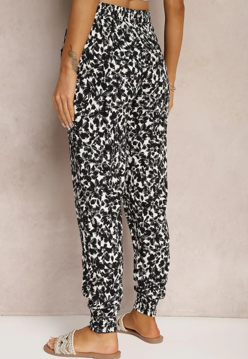 Czarno-Białe Wiskozowe Spodnie Joggery High Waist z Gumką w Talii w Kwiaty Risalenas
