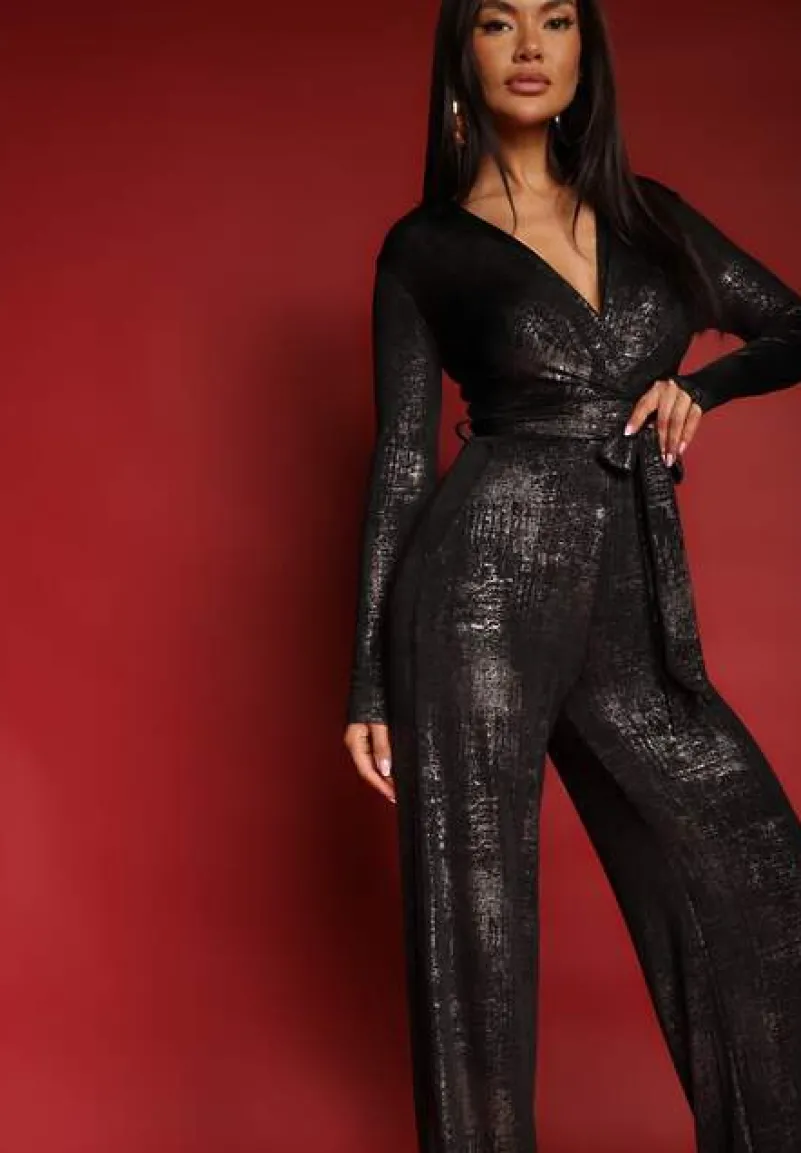 Czarno-Złoty Kombinezon z Wiskozą o Kopertowym Kroju z Wiązanym Paskiem Nalivere