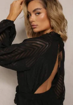 Czarny Elegancki Kombinezon z Tłoczonym Wzorem Falbankami i Bufiastymi Rękawami Dalisa